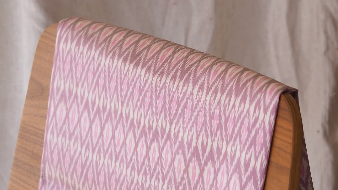 (ผ้าชุด) ผ้าไหมมัดหมี่ไหมแท้ (ผ้าลาย2หลา+สีพื้น2หลา) พื้นสีชมพู รหัส M2B-CT-102806