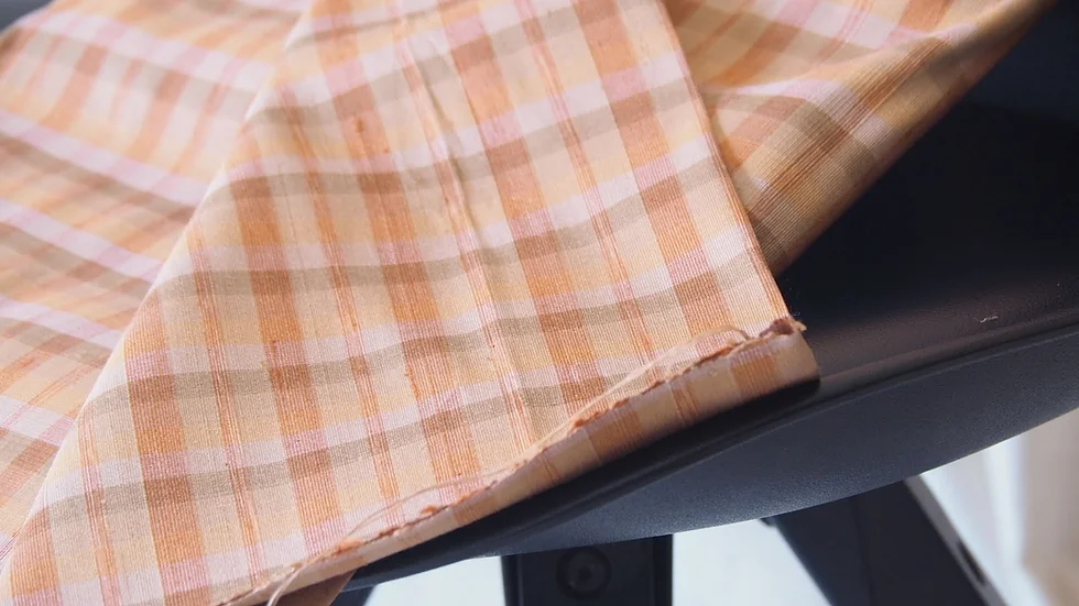 ผ้าไหม ลายสก็อต ไหมแท้ ย้อมธรรมชาติ เนื้อหยาบลูกฟูก สีน้ำตาลอิฐ ขายตามความยาวหลา รหัส A10-CT-101017