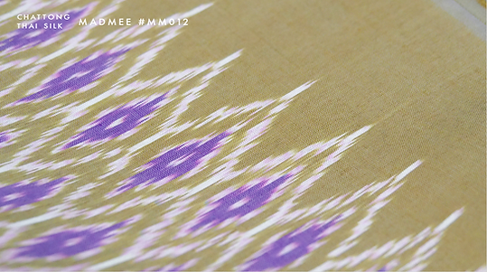 (ผ้าชุด) ผ้าไหมมัดหมี่ไหมแท้ (ผ้าลาย2หลา+สีพื้น2หลา) ลายดวงแหดอกแก้ว พื้นสีเหลืองน้ำตาลอมเทา รหัส M2B-CT-100009