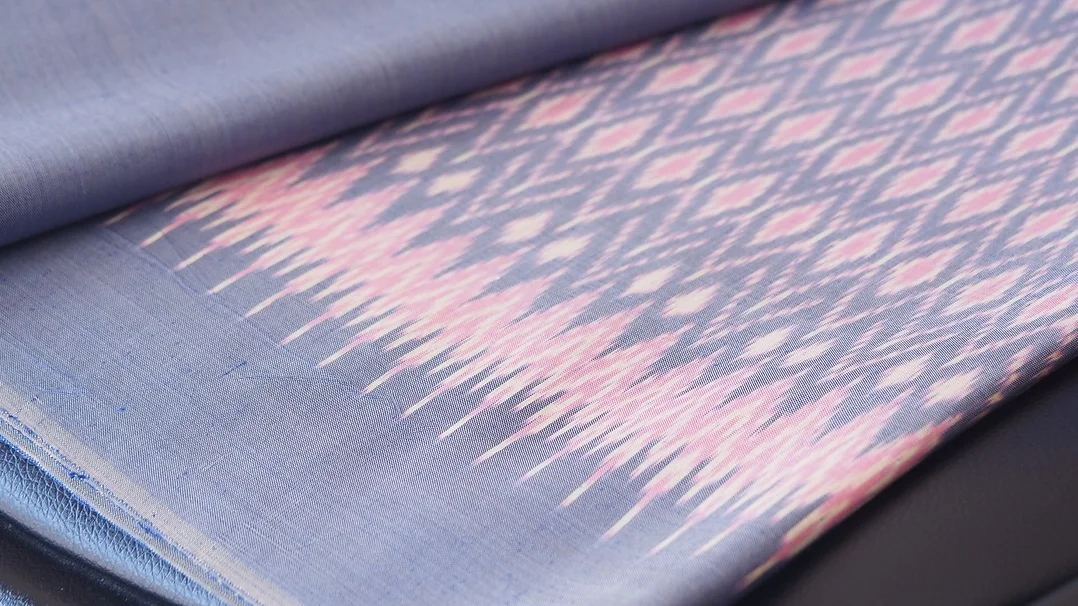 (ผ้าชุด) ผ้าไหมมัดหมี่ไหมแท้ (ผ้าลาย2หลา+สีพื้น2หลา) ลายดวงแหดอกแก้ว พื้นสีเทาเย็น รหัส M2B-CT-102415