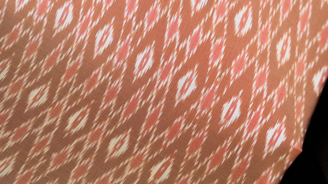 (ผ้าชุด) ผ้าไหมมัดหมี่ไหมแท้ (ผ้าลาย2หลา+สีพื้น2หลา) พื้นสีส้มอิฐ รหัส M2B-CT-102718