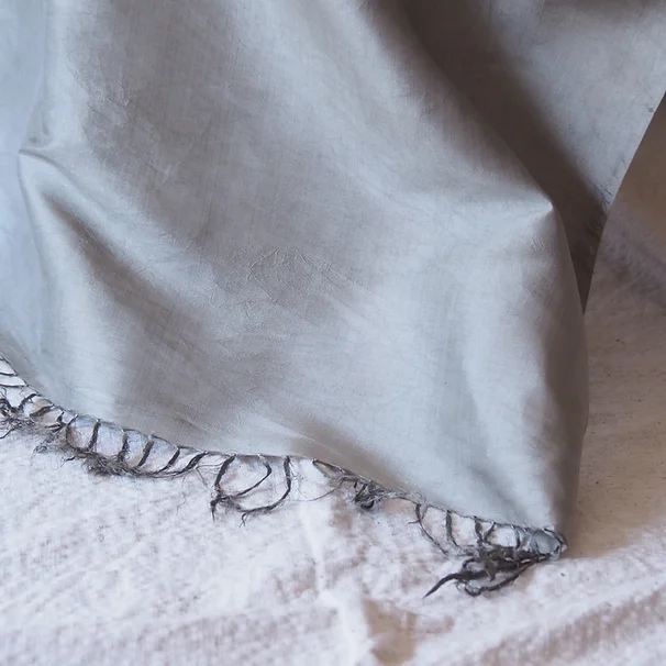 ผ้าคลุมไหล่ผ้าไหม ผืนใหญ่ มัดย้อม มีชายครุย ขนาด 100x200ซม. สีเทา รหัส ZYH-CT-102668